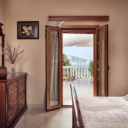 Balcony - Private Pool, Large Groups & Sea View, By Zantewize Литакия