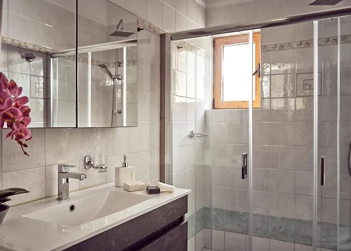 Vila Balcony - Private Pool, Large Groups & Sea View, By Zantewize Lithakia (Zakynthos)