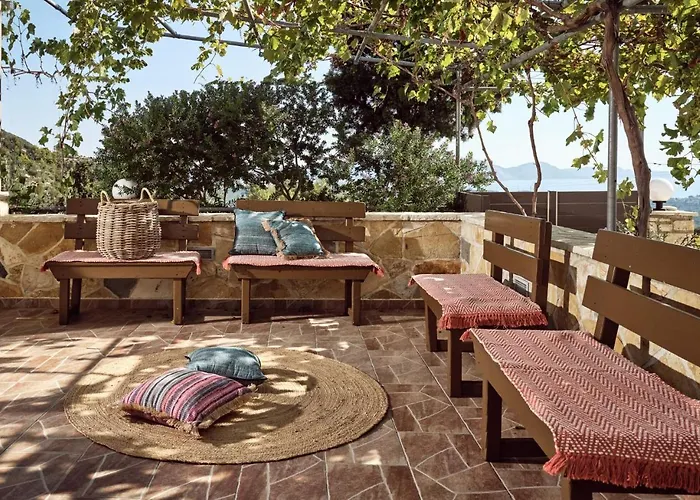 Villa Balcony - Private Pool, Large Groups & Sea View, By Zantewize *